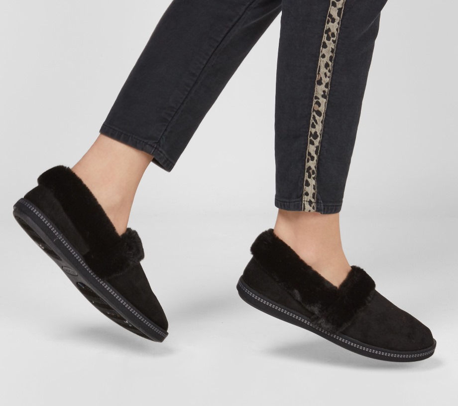 Cozy Campfire Team Toasty Skechers Black