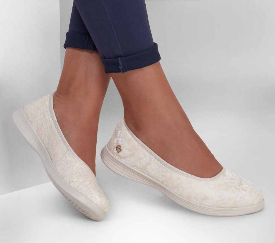 Skechers On-The-Go Dreamy Velvet Dreamz Natural