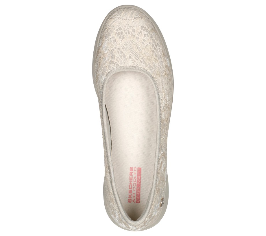 Skechers On-The-Go Dreamy Velvet Dreamz Natural